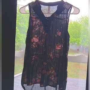 Worn just a few times! Target brand xhilaration size small. Cute summer top!
